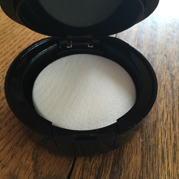 MAC Mineralize Foundation Compact NC45 NEW - Picture 3 of 8